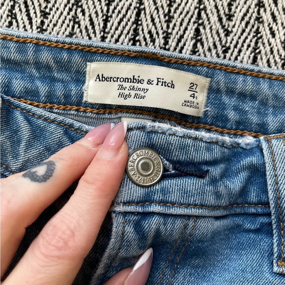 Abercrombie Curve Love High Rise Skinny Jean - Picture 4 of 6